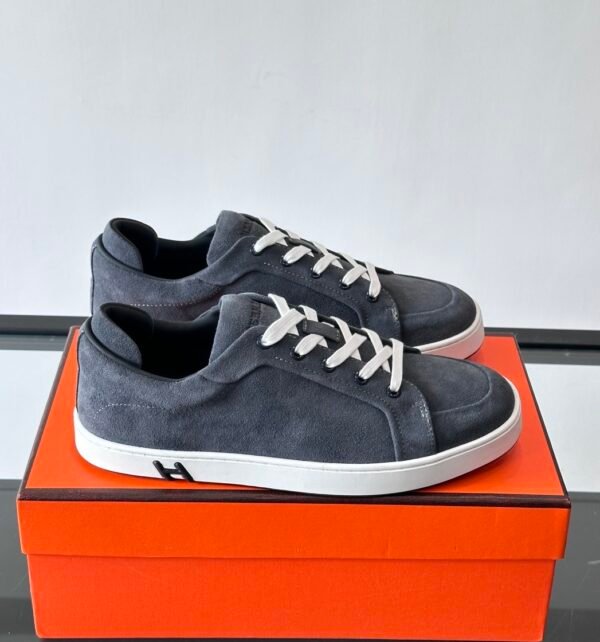 HRMS Low-Top Skate Suede Trainers – Grey
