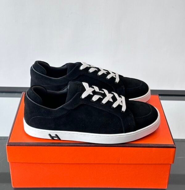 HRMS Low-Top Skate Suede Trainers – Black