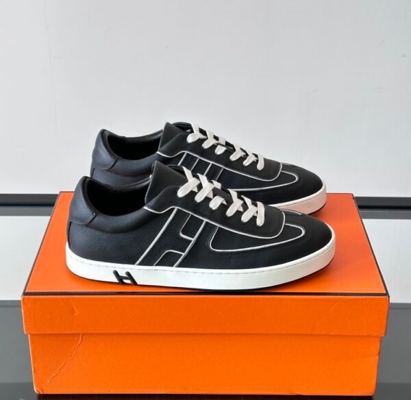 HRMS Boomerang Leather Trainers – Black with White Accents