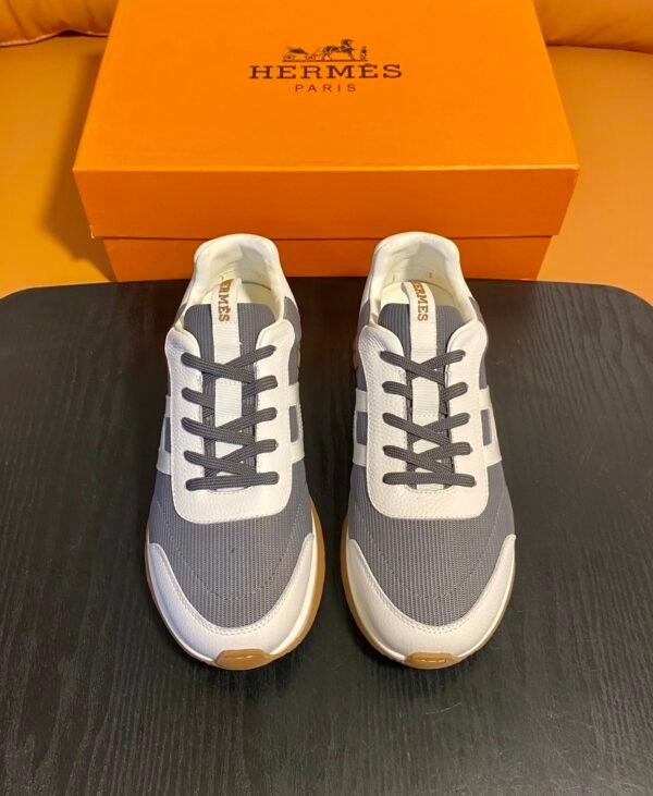 HRMS Mesh with Leather Overlays Casual Trainers - Grey & White