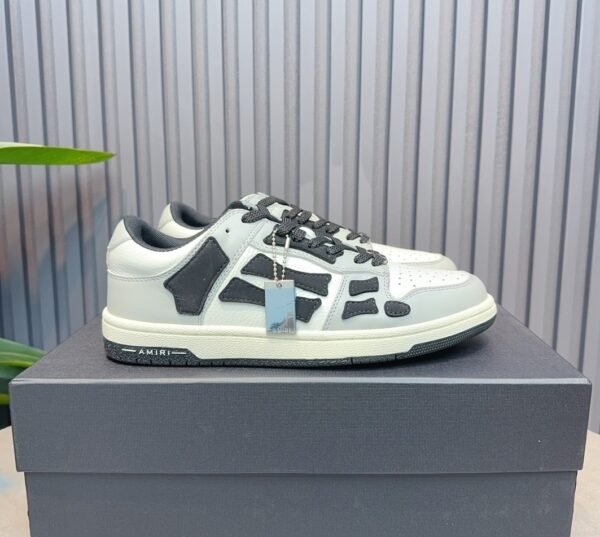 AMR Skel Leather Trainers – Light Grey with Black Accents