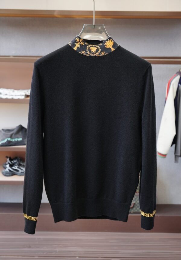 VRSC High Neck Medusa Logo Print Collar Jumper