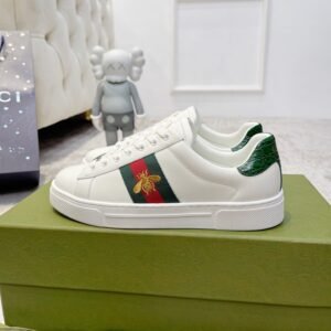 GCCI Trainers with Side Stripe and Embroidered Accent - White