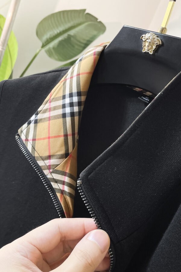 13377b98 BRBY Zip-Up Gilet with Emblem Detail and Check lining - Black