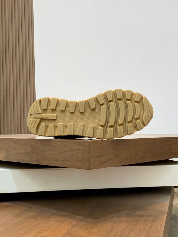 PRDA Low-Top Trainers in Brown and Green Panels