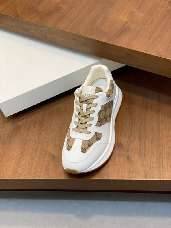 GCCI Trainers with Monogram-Style Contrast Panels - White/tan