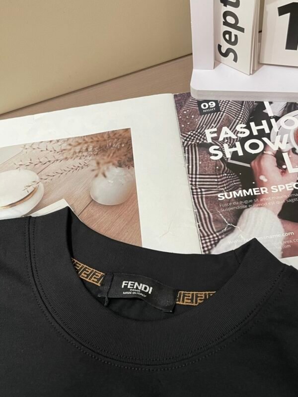 18008cec FND Crew Neck Jumper - Black