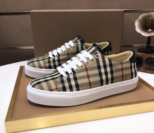 182a9909 BRBY Low-Top Trainers with Check Pattern - Beige