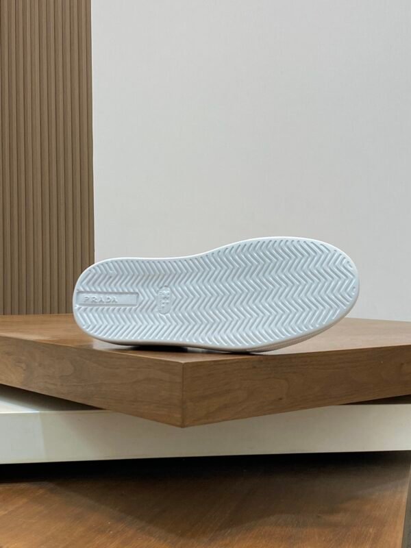 PRDA Low-Top Trainers in Black with White Sole