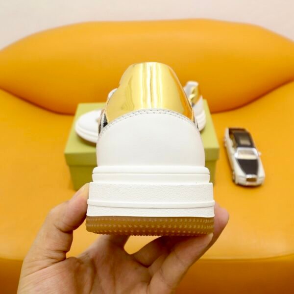 1acaa172 BRBY Trainers with Check Panels and Contrast Sole - Beige/White