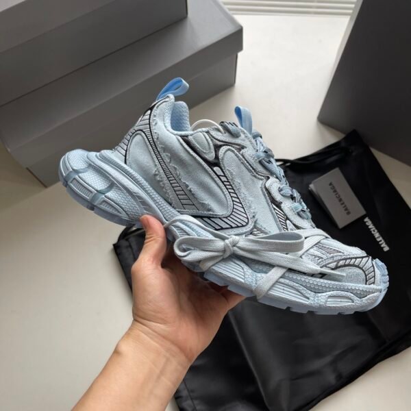 BLNCG Chunky Trainers with Black Graphic Line Details - Light Blue