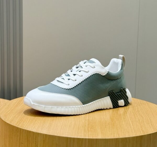 HRMS Technical Knit with Leather Accents Trainers – Grey & White