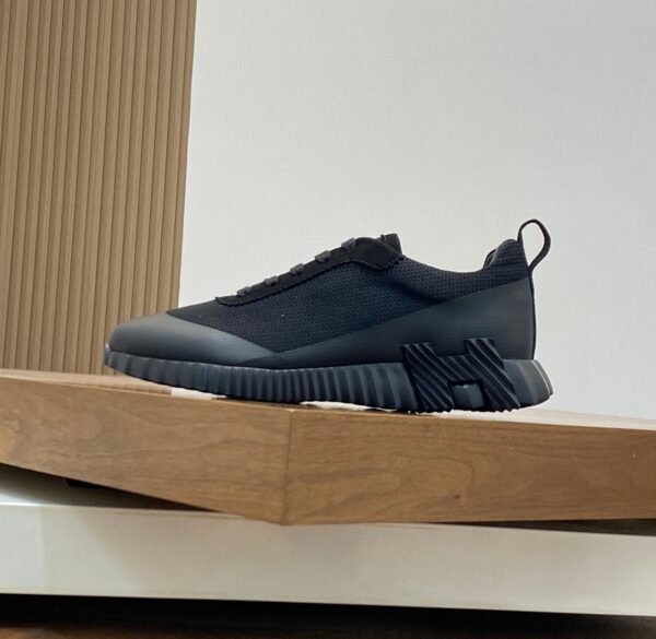 HRMS Mesh Low-Top Trainers – Triple Black