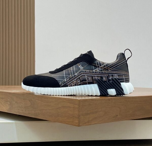 HRMS Circuit Board Pattern Suede & Leather Trainers – Black