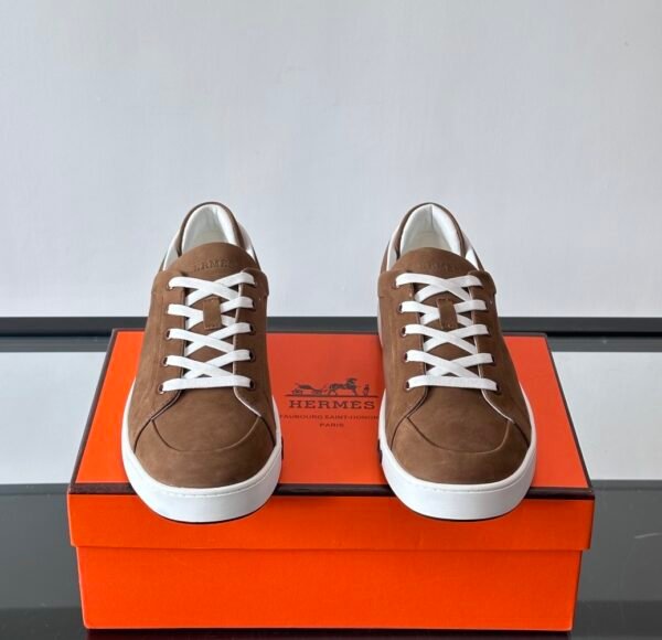 HRMS Low-Top Skate Suede Trainers – Brown