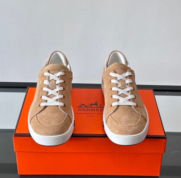 HRMS Low-Top Skate Suede Trainers – Beige