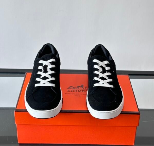 HRMS Low-Top Skate Suede Trainers – Black