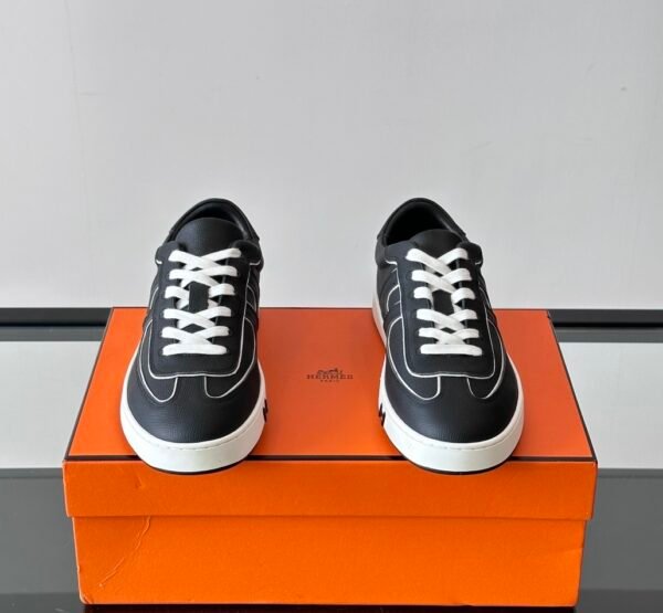 HRMS Boomerang Leather Trainers – Black with White Accents