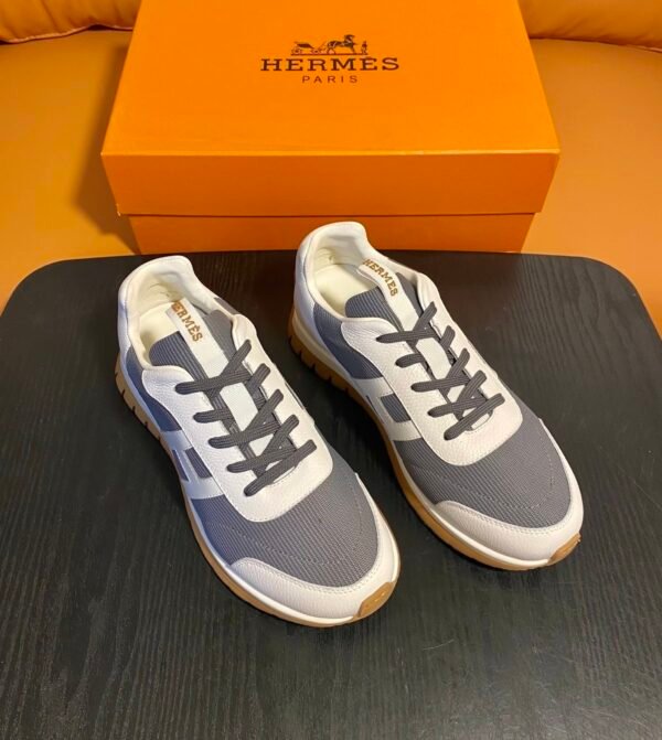 HRMS Mesh with Leather Overlays Casual Trainers - Grey & White