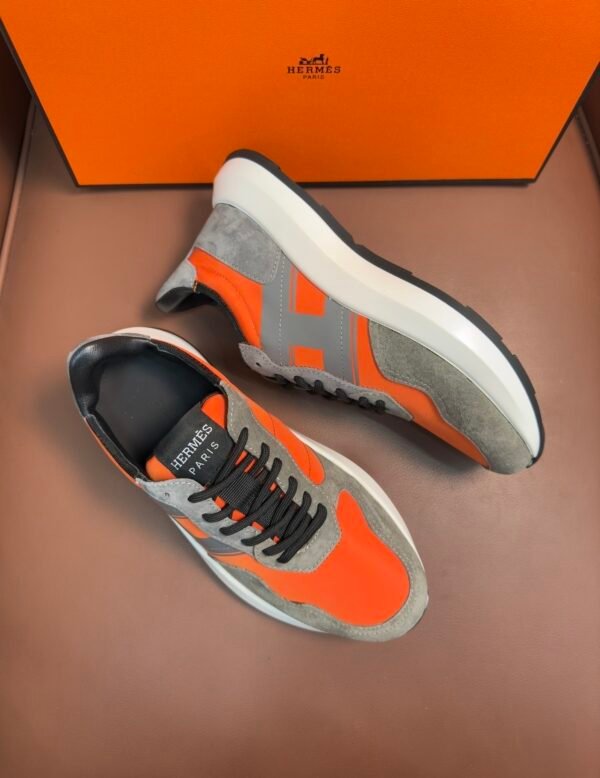 2 HRMS Suede Low-Top Trainers – Orange & Grey