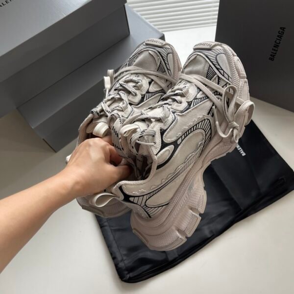 BLNCG Chunky Trainers with Black Graphic Line Details - Cream