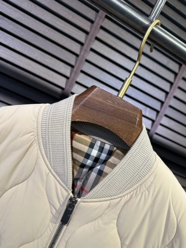 214674b7 BRBY Quilted Zip-Up Gilet with Ribbed Collar - white