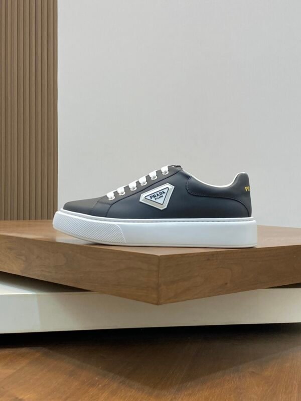 PRDA Low-Top Trainers in Black with White Sole