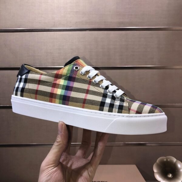 2320a006 BRBY Low-Top Trainers with Check Pattern - Multi-Colour