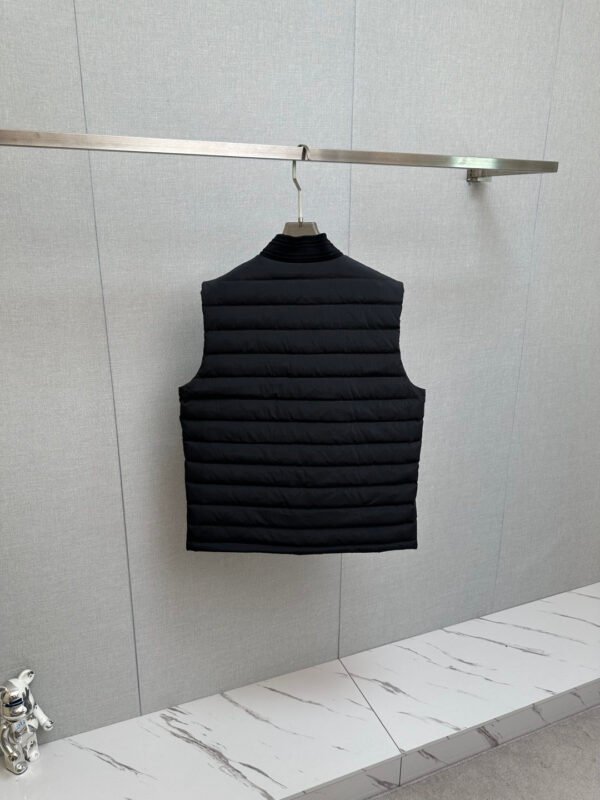 271800d3 BRBY Quilted Zip-Up Gilet - Black