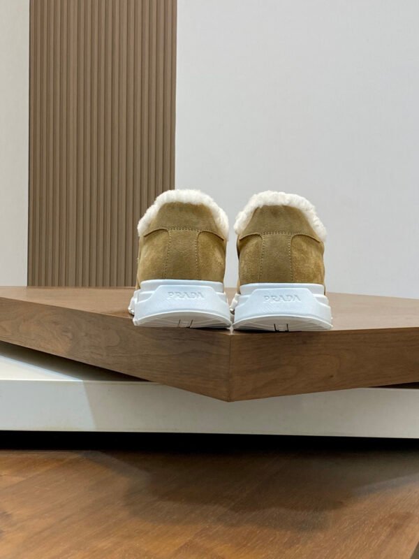 PRDA Low-Top Trainers with Plush Lined Collar - Beige