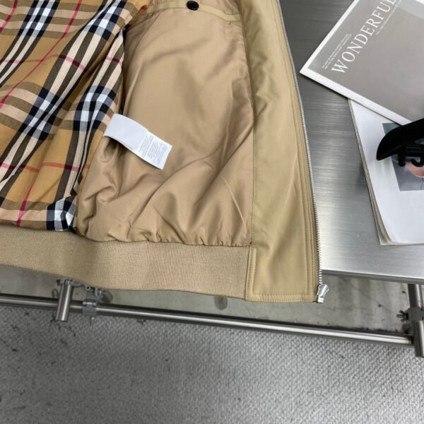 BRBY Collared Zip-Up Jacket - Beige