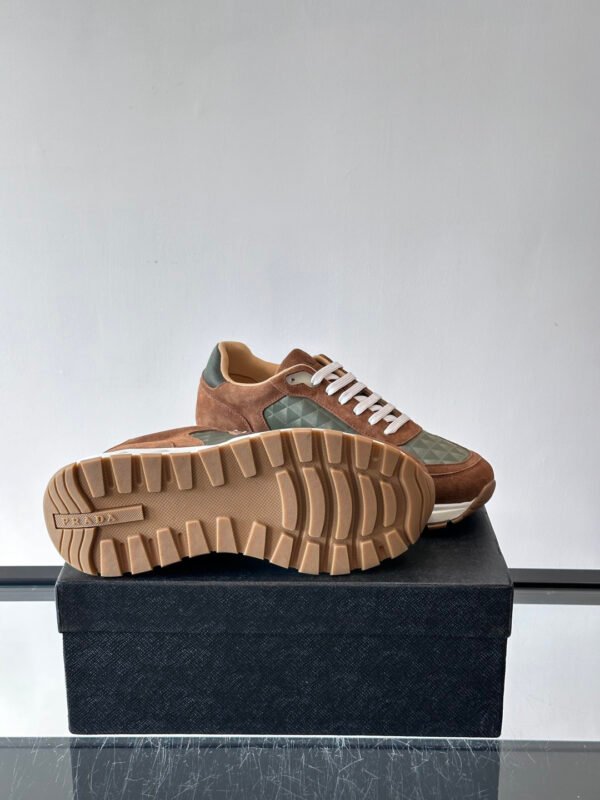 PRDA Trainers with Olive Geometric Panel Details