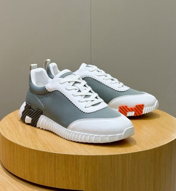 HRMS Technical Knit with Leather Accents Trainers – Grey & White