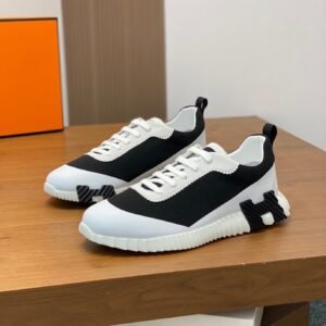 HRMS Mesh Low-Top Trainers – Black & White