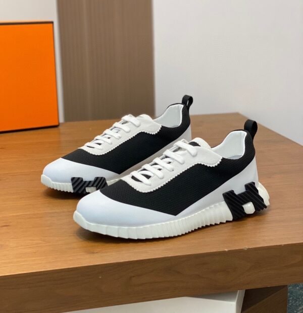 3 HRMS Mesh Low-Top Trainers – Black & White