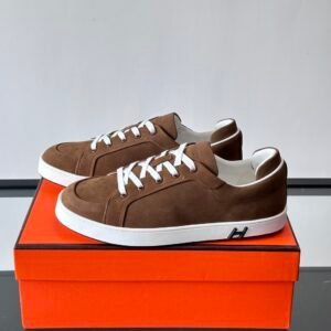 HRMS Low-Top Skate Suede Trainers – Brown