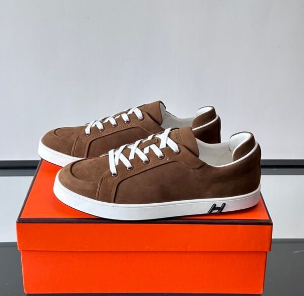 HRMS Low-Top Skate Suede Trainers – Brown