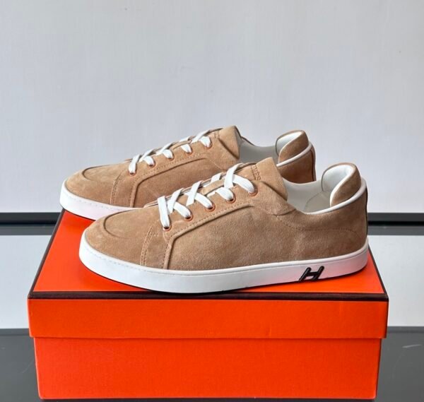 HRMS Low-Top Skate Suede Trainers – Beige