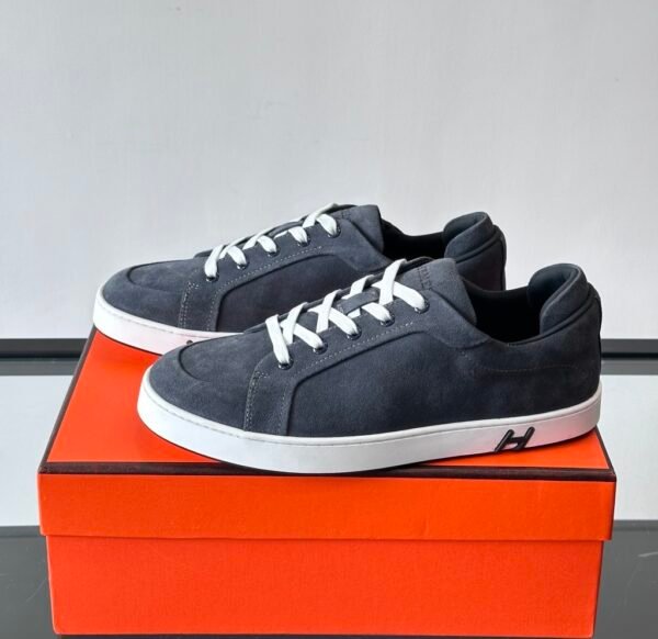 HRMS Low-Top Skate Suede Trainers – Grey