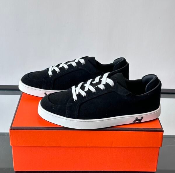HRMS Low-Top Skate Suede Trainers – Black
