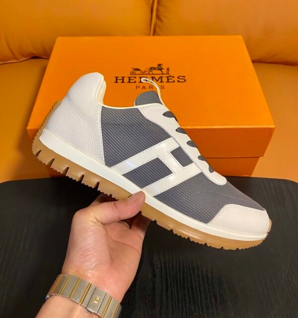HRMS Mesh with Leather Overlays Casual Trainers - Grey & White