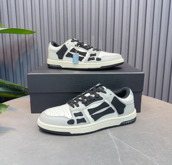 AMR Skel Leather Trainers – Light Grey with Black Accents