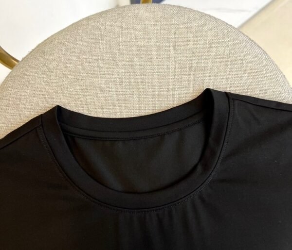 3 BLMN Gold-tone Logo-Print Geometric Textured Detail T-Shirt - Black