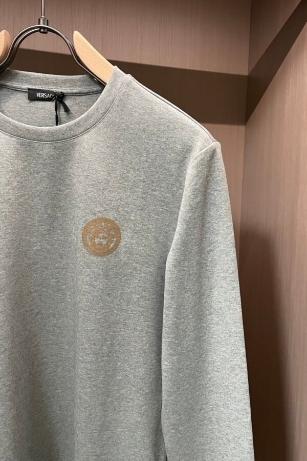 VRSC Gold-Tone Medusa Embossed Logo Slim-Fit Knit Jumper – Grey