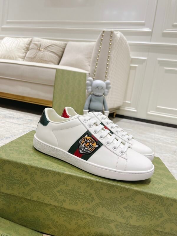 GCCI Trainers with Side Stripe and Embroidered Accent - White