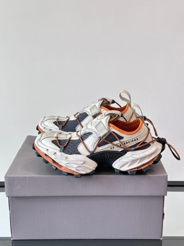 331243c4 BLNCG Low-Top Chunky Trainers with Contrast Panels - Black/White