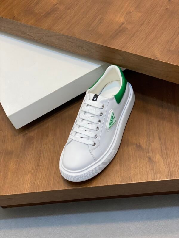 PRDA Low-Top Trainers in White with Green Heel Accents