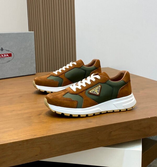 PRDA Low-Top Trainers in Brown and Green Panels