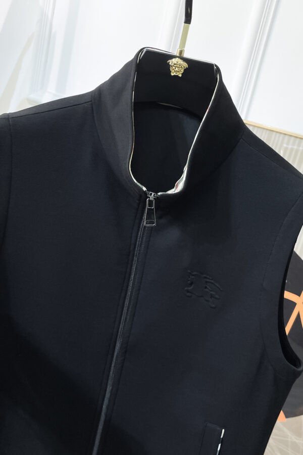 37f4acfc BRBY Zip-Up Gilet with Emblem Detail - Black