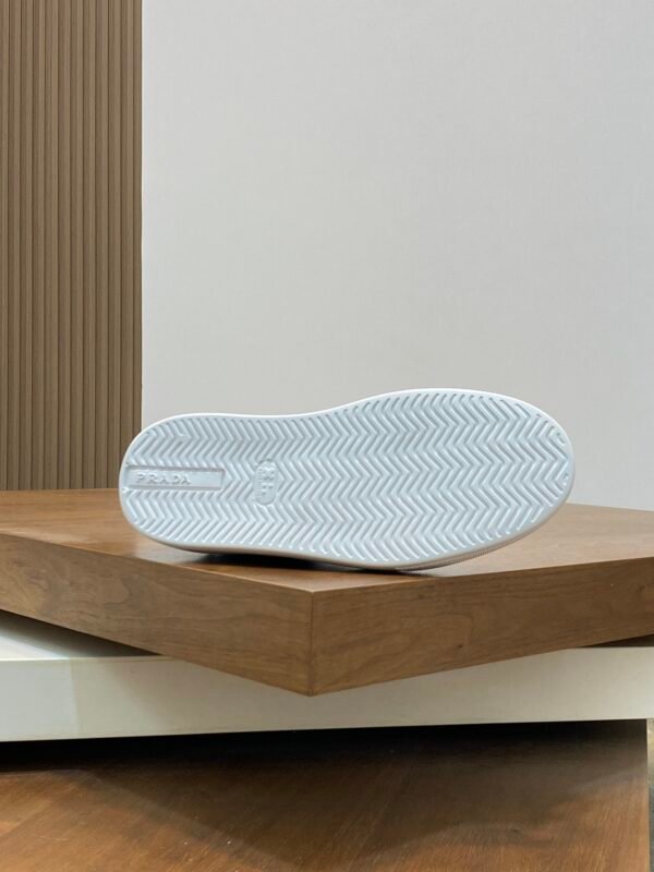 PRDA Trainers in Black and White with Contrast Side Panels